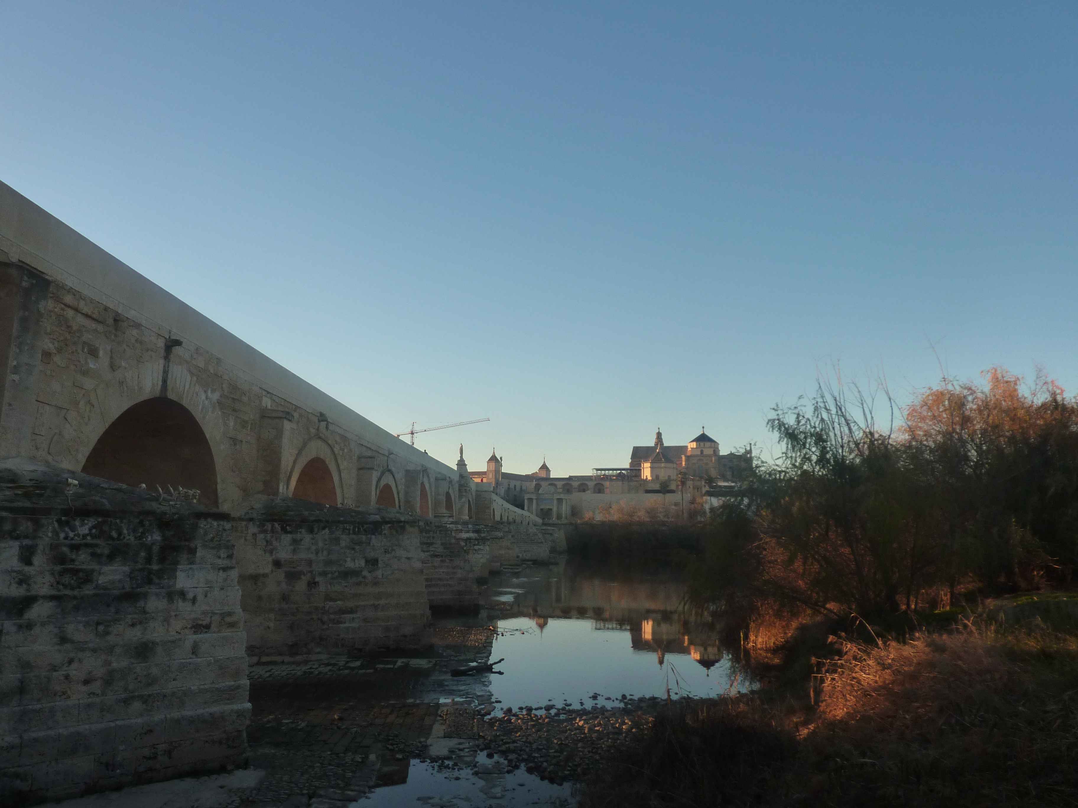 Photos de Le Pont Romain Depuis Les Berges Amenagees A Cordoue