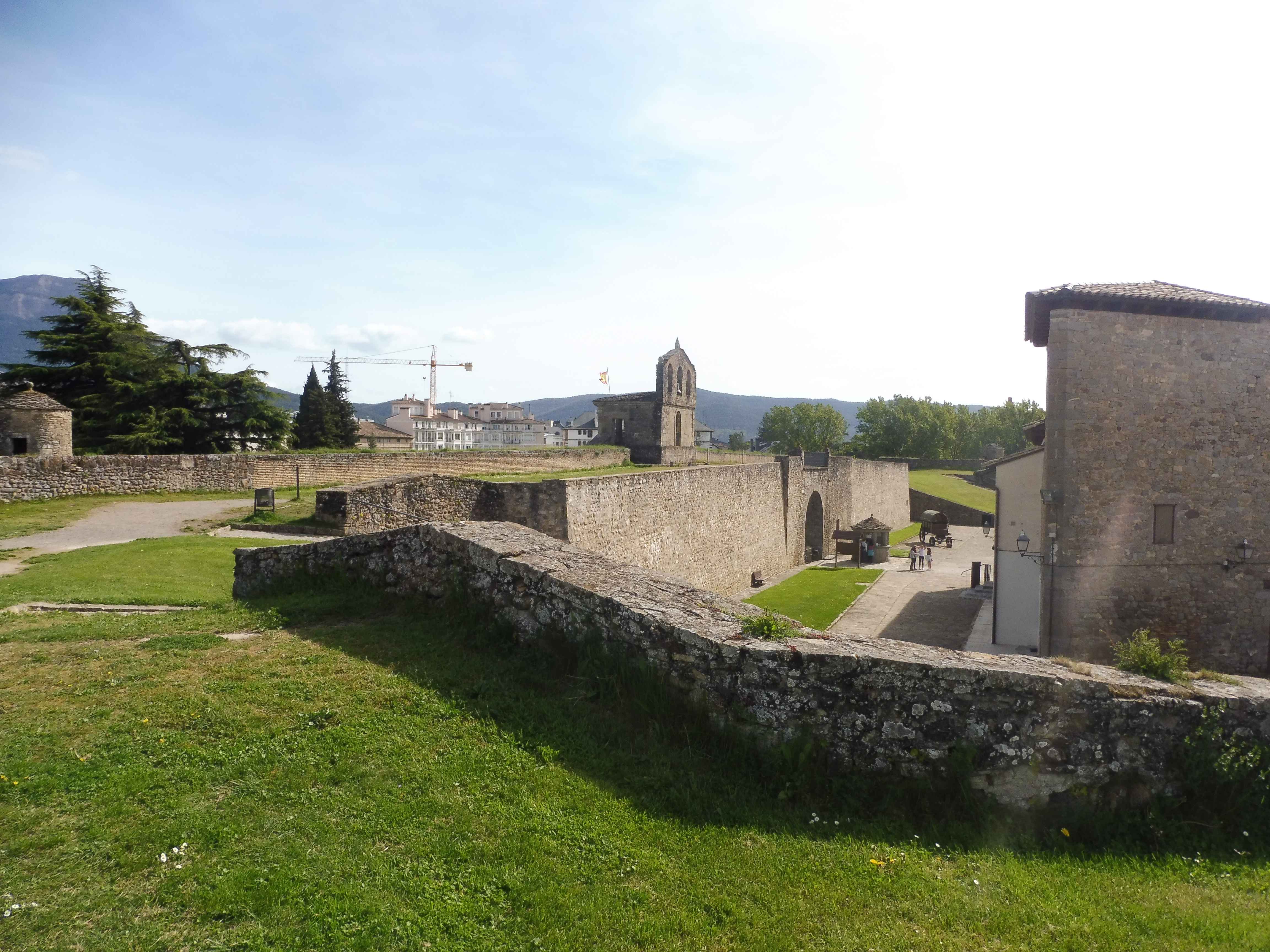 Photos de Depuis Les Remparts Entree Du Chateau De San Pedro