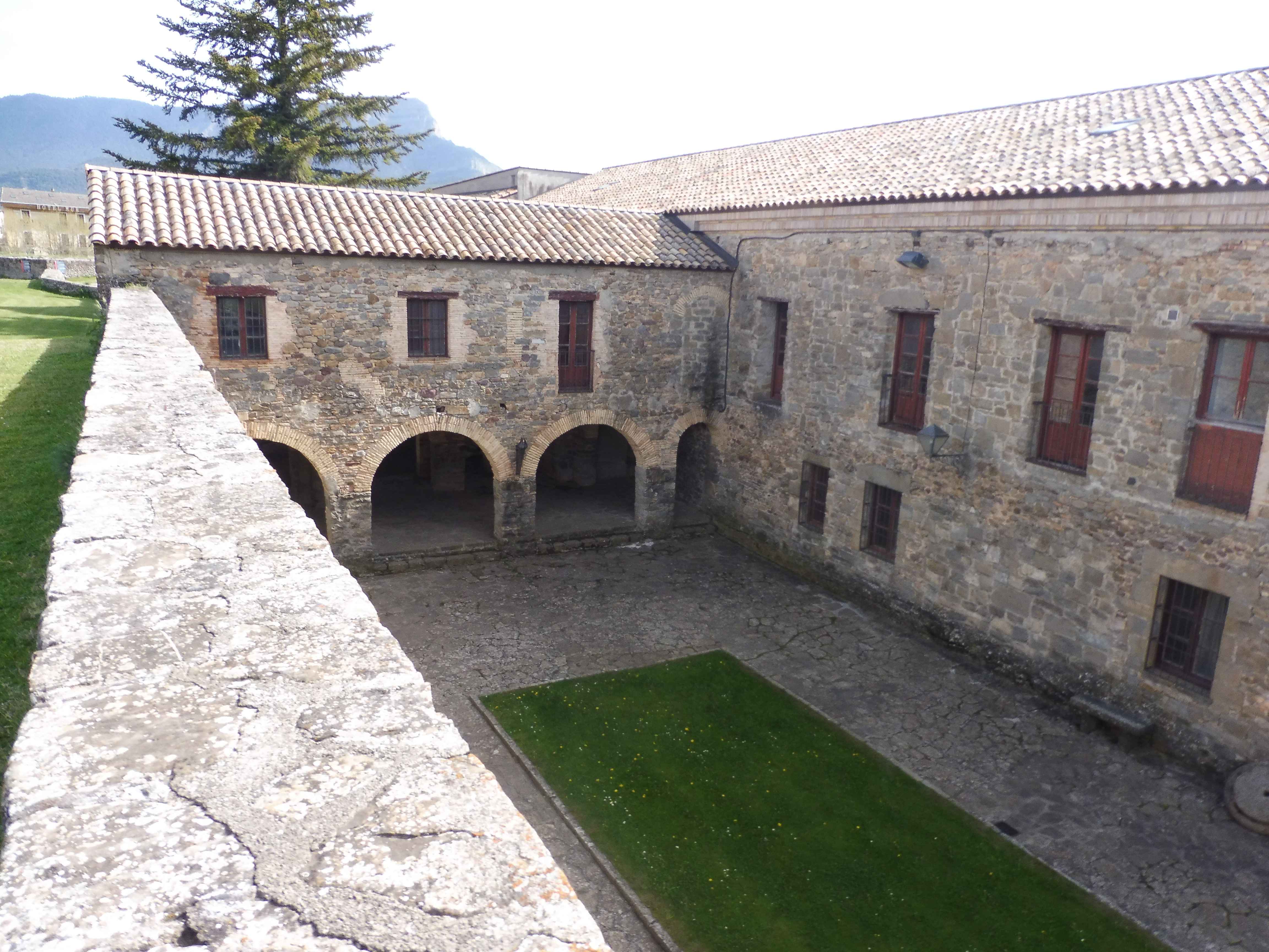Photos de Petite Cours Dans Le Chateau De San Pedro Aragon Pyrenees