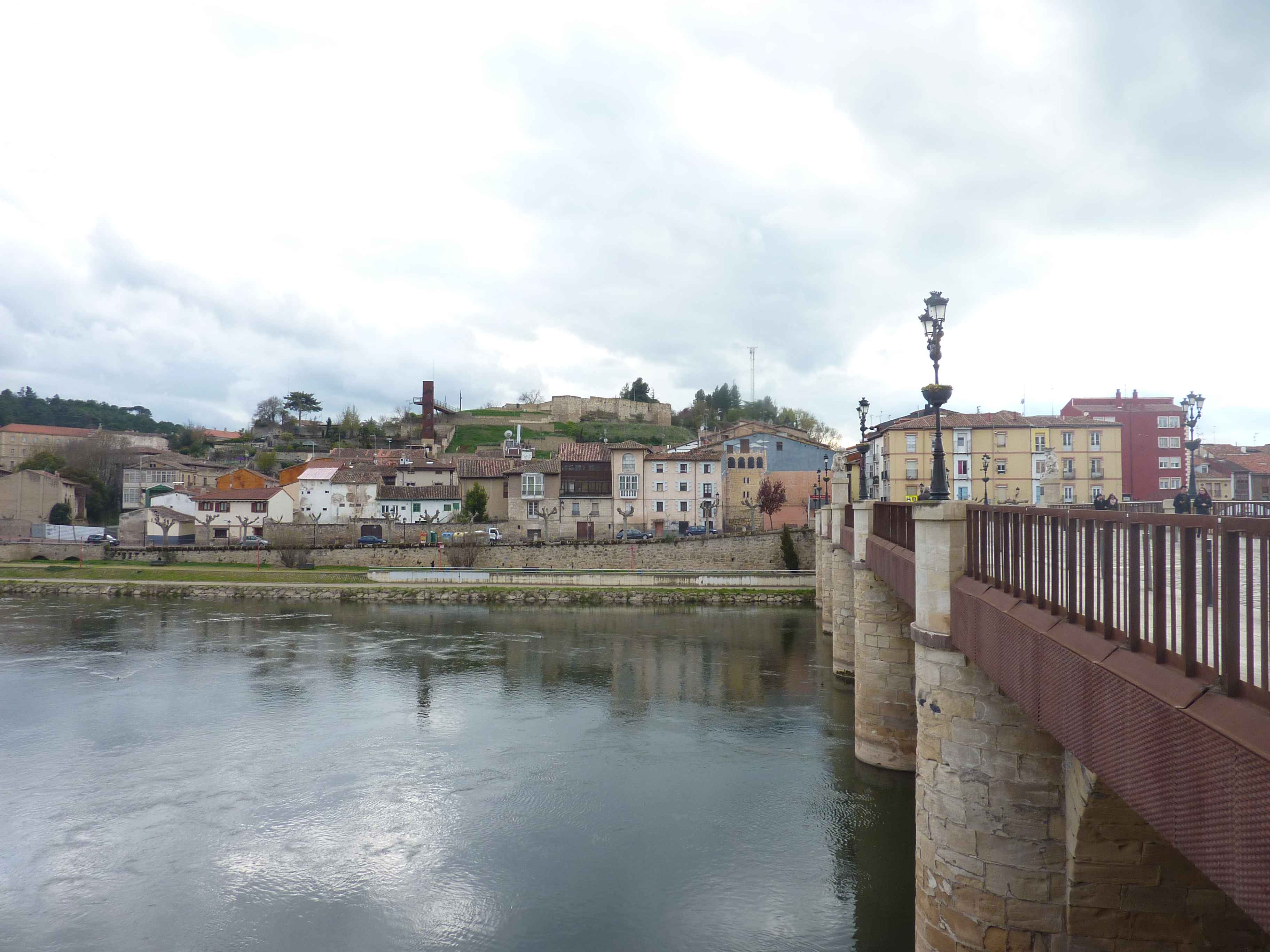 Photos de Pont Carlos Trois Separant Laville Nouvelle Et Ancienne De Miranda De Ebro