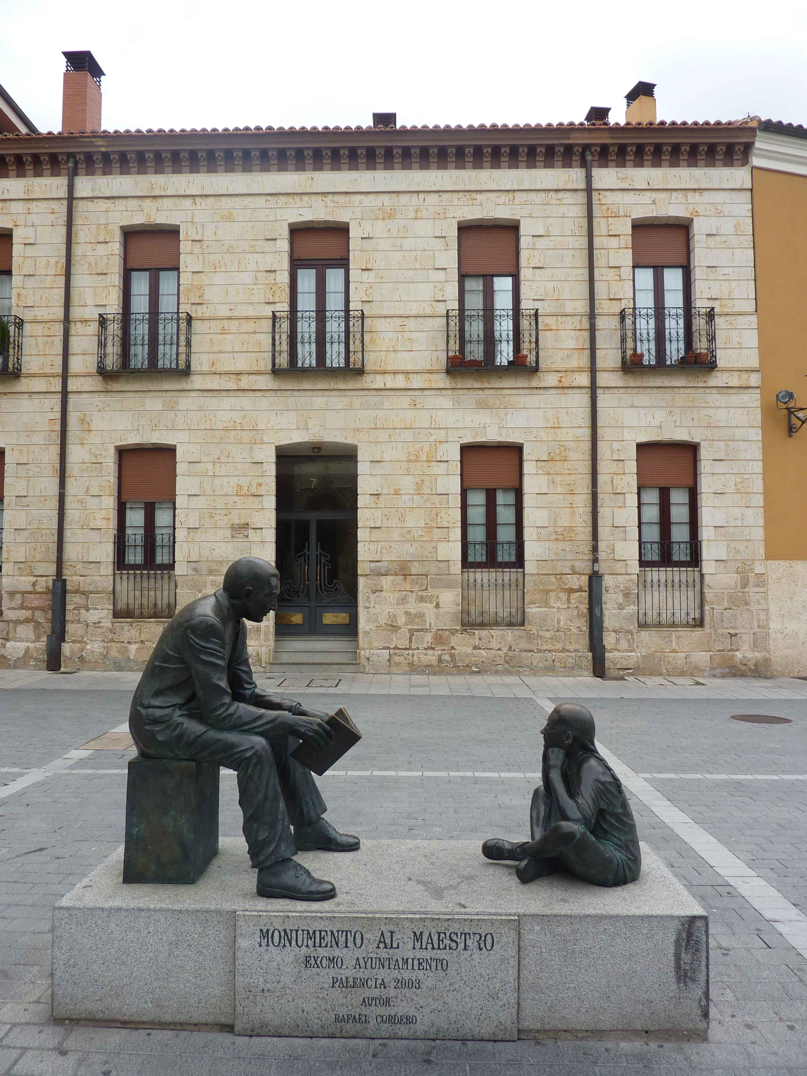 Photos de Jolies Statues Devant La Cathedrale De Palencia