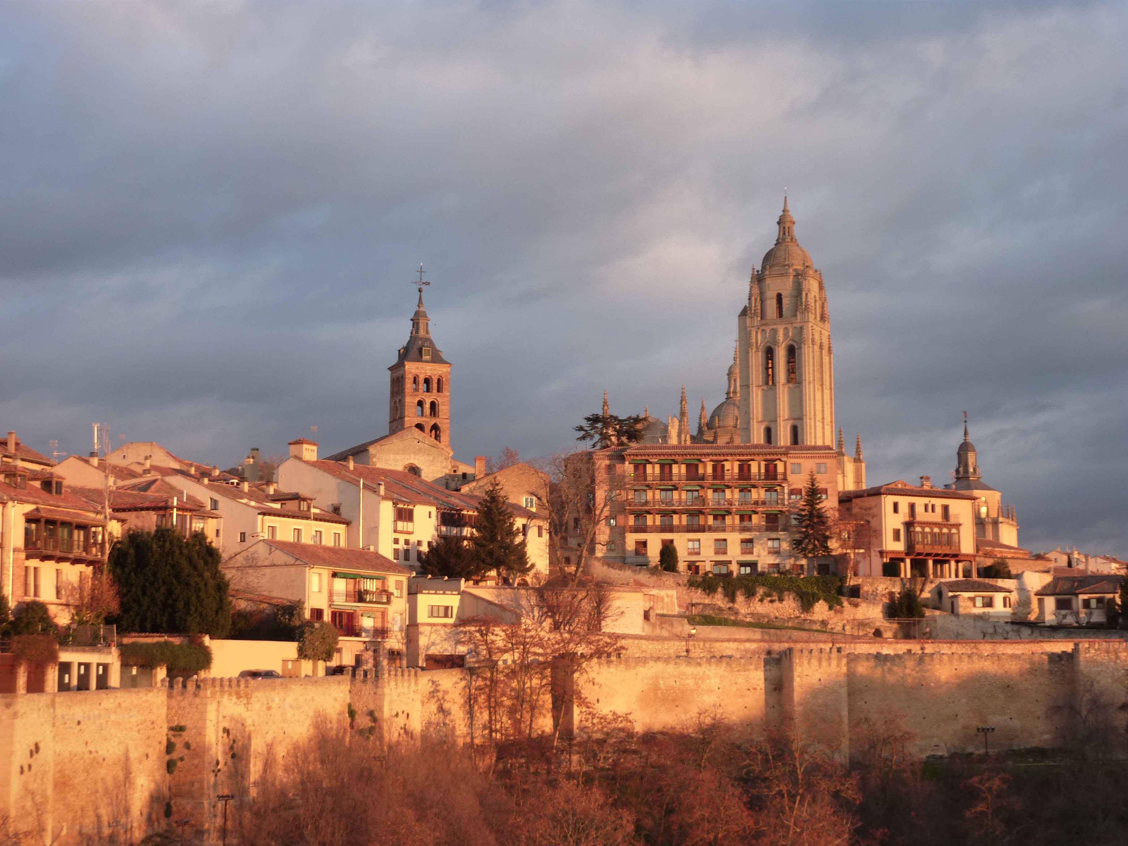 Photos de Une Des Plus Belles Villes Au Coucher De Soleil En Espagne