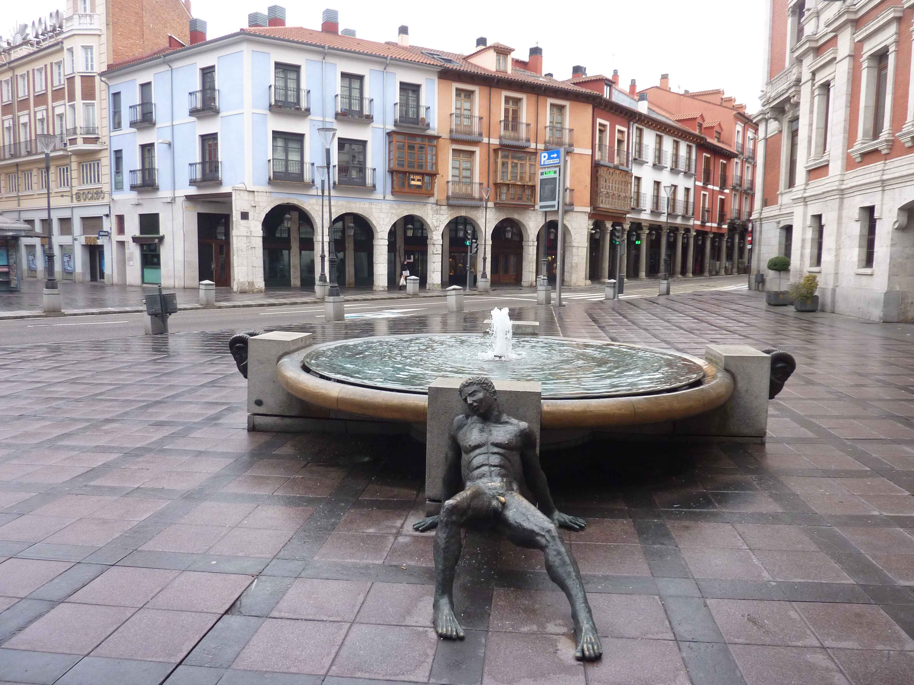 Photos de Statue Originale Au Sol Dans Valladolid